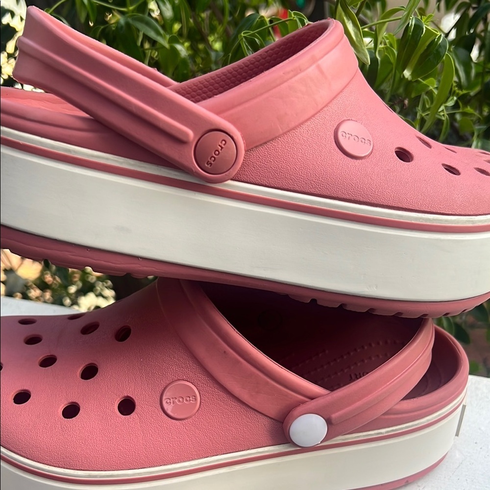 Women’s/Kids Pink Clogs Size 6-4 iconic CROCS Comfort clogs - Picture 15 of 15